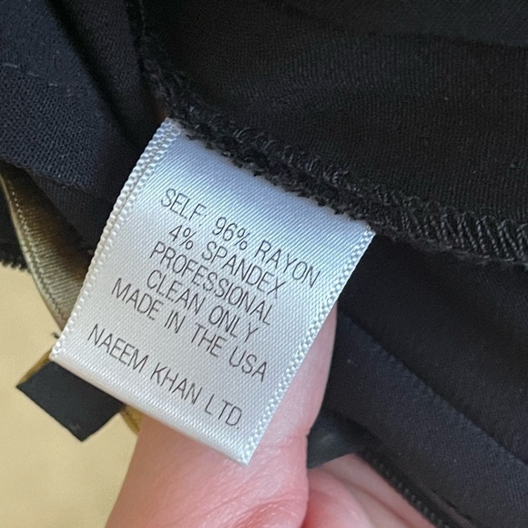 Naeem Khan NK32 Black Crepe Halter Gown with White Daisy Appliqué, Size 4 - Picture 13 of 16